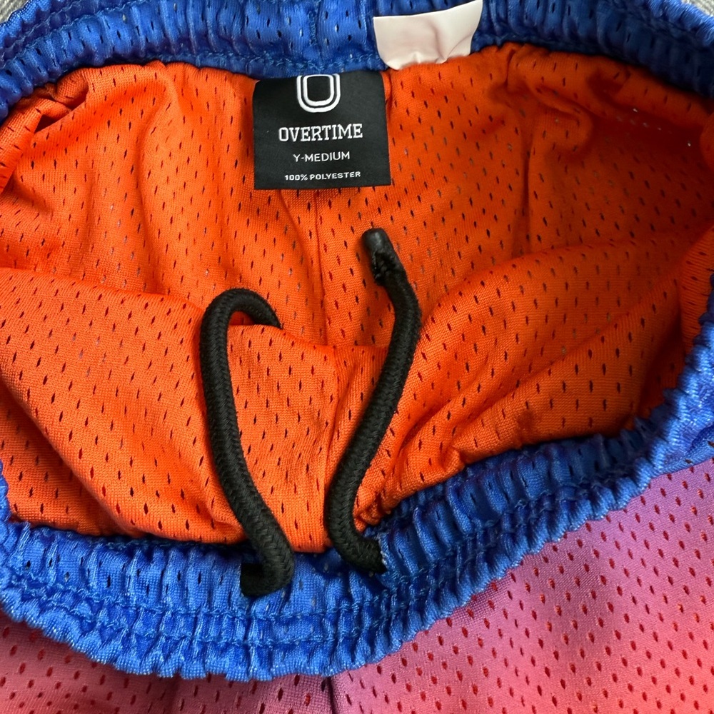 Overtime Gradient Shorts - Picture 3 of 4